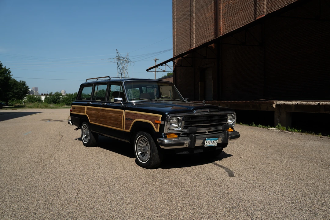 1989 Jeep SJ Grand Wagoneer - Image 3 of 31