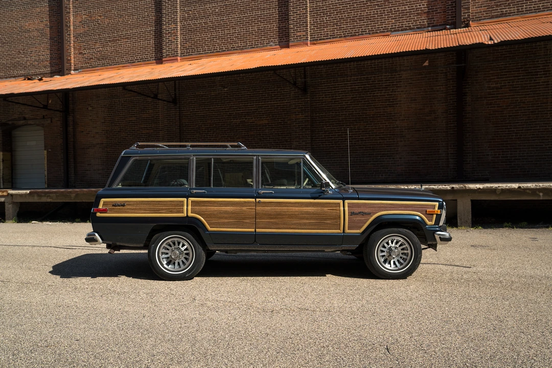 1989 Jeep SJ Grand Wagoneer - Image 4 of 31