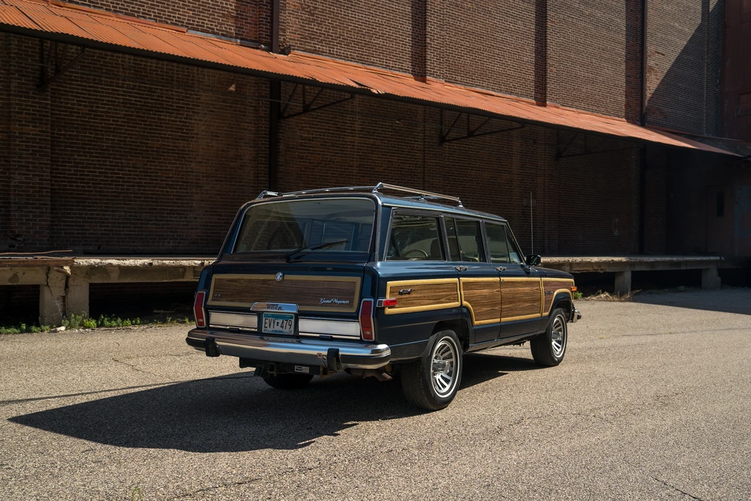 1989 Jeep SJ Grand Wagoneer - Image 5 of 31