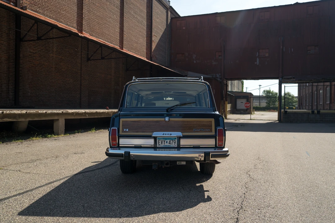1989 Jeep SJ Grand Wagoneer - Image 6 of 31