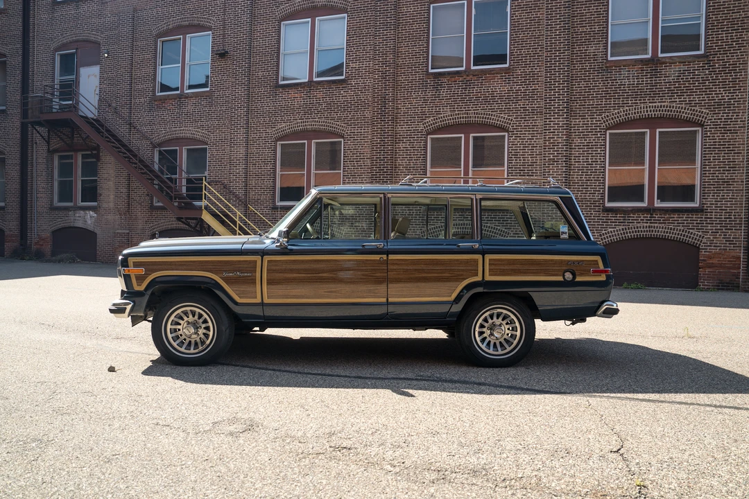 1989 Jeep SJ Grand Wagoneer - Image 8 of 31