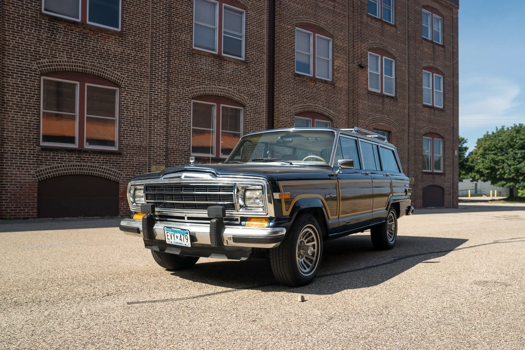 1989 Jeep SJ Grand Wagoneer - Image 9 of 31