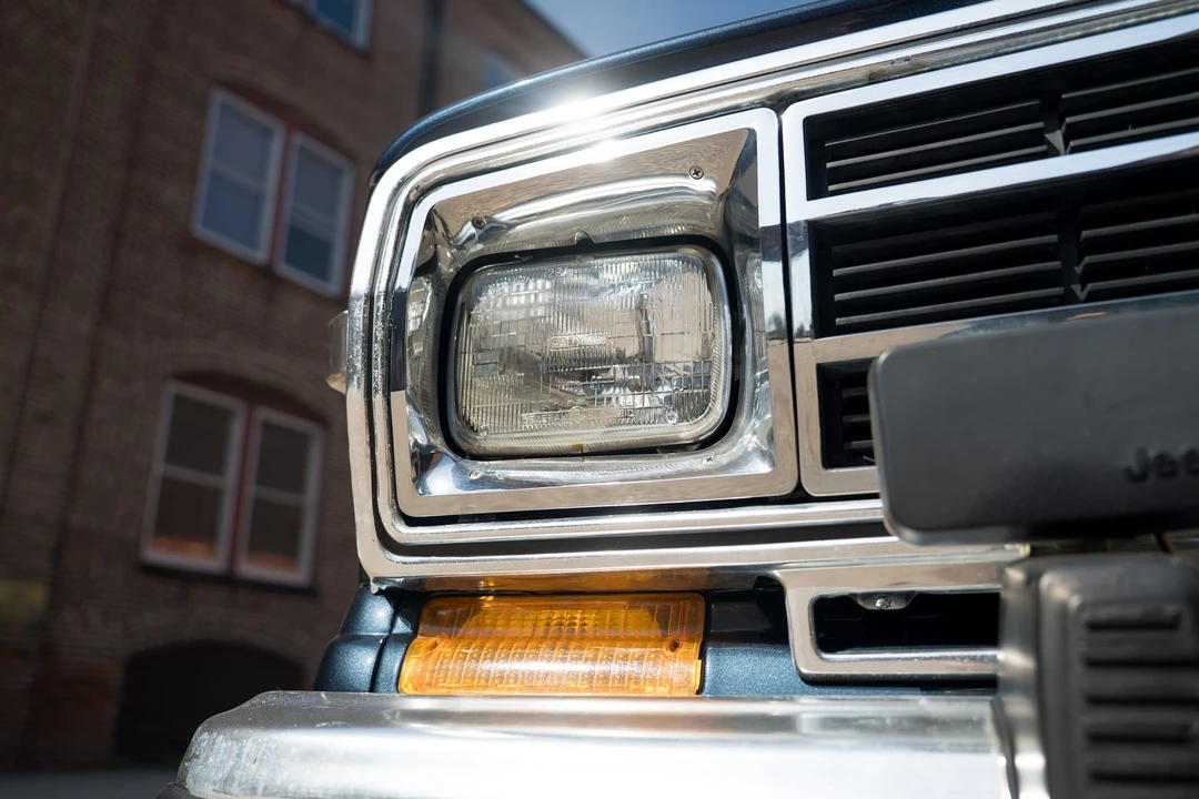 1989 Jeep SJ Grand Wagoneer - Image 11 of 31