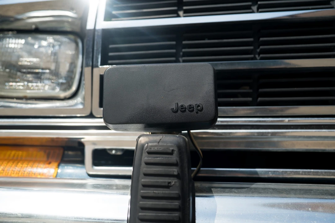 1989 Jeep SJ Grand Wagoneer - Image 12 of 31