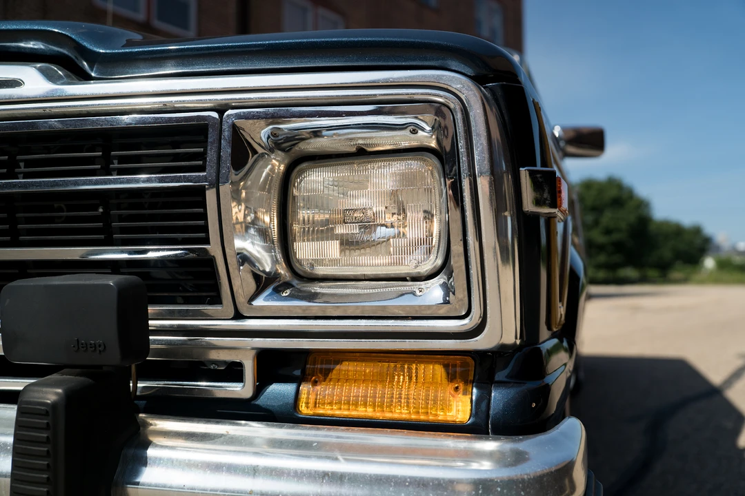 1989 Jeep SJ Grand Wagoneer - Image 14 of 31