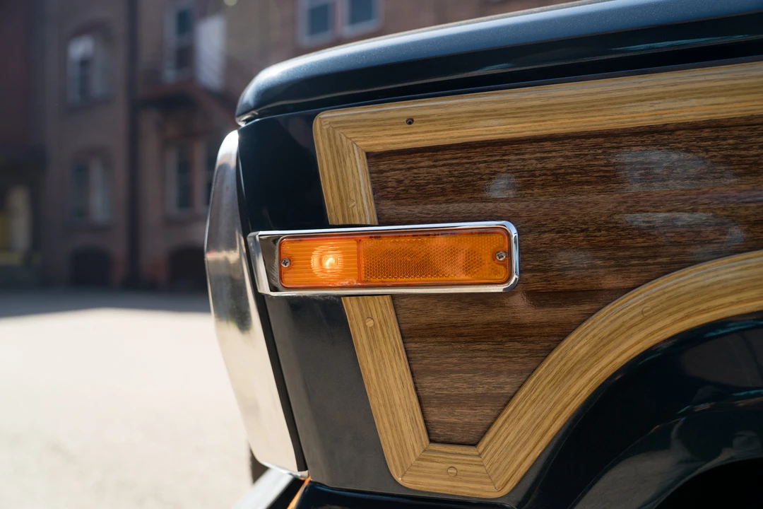 1989 Jeep SJ Grand Wagoneer - Image 21 of 31