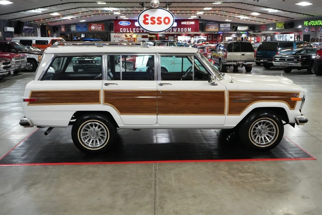 1989 Jeep SJ Wagoneer - Image 16 of 21