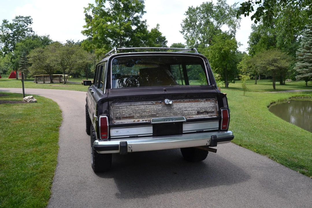 1989 Jeep SJ Grand Wagoneer - Image 5 of 31