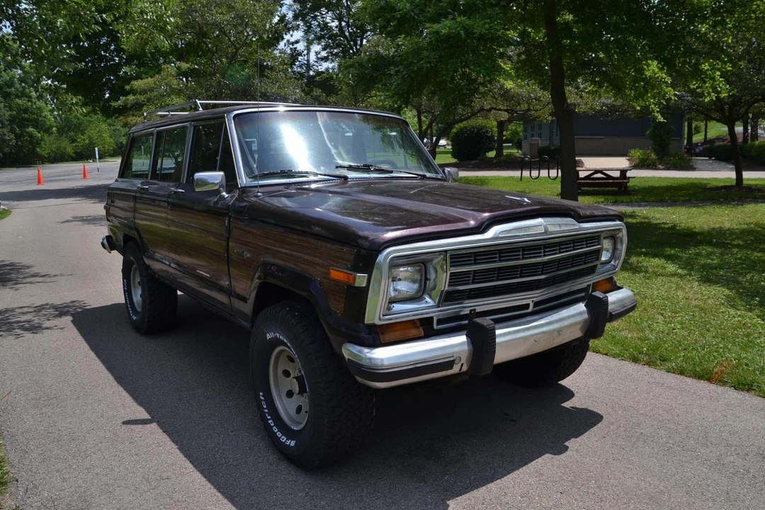 1989 Jeep SJ Grand Wagoneer - Image 11 of 31