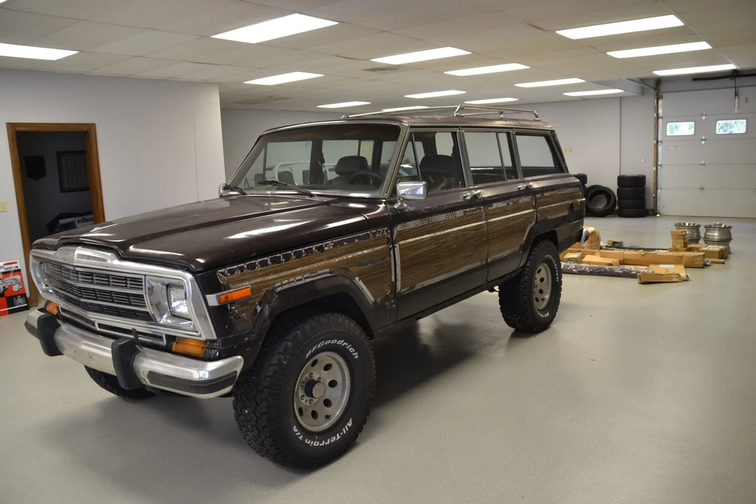 1989 Jeep SJ Grand Wagoneer - Image 13 of 31