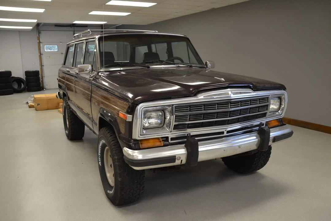 1989 Jeep SJ Grand Wagoneer - Image 19 of 31