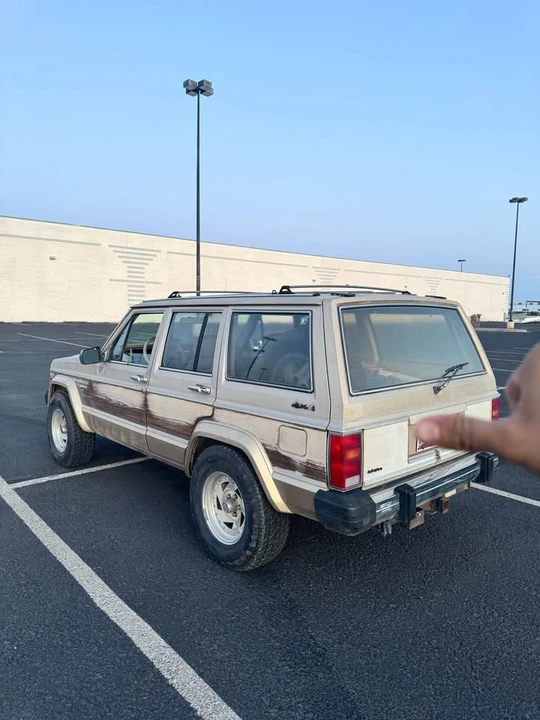 1989 Jeep SJ Wagoneer - Image 2 of 9