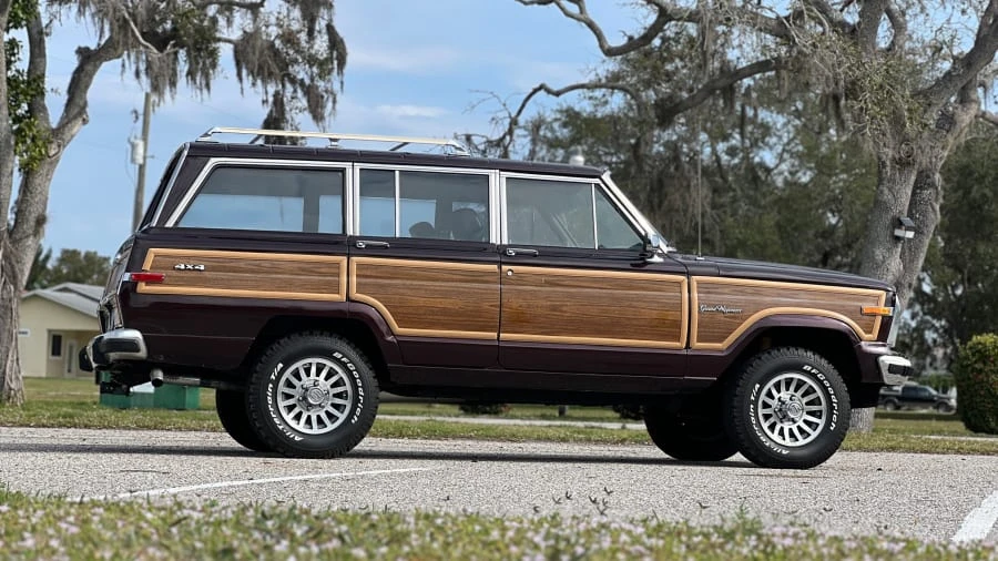 1989 Jeep XJ Wagoneer - Image 10 of 25