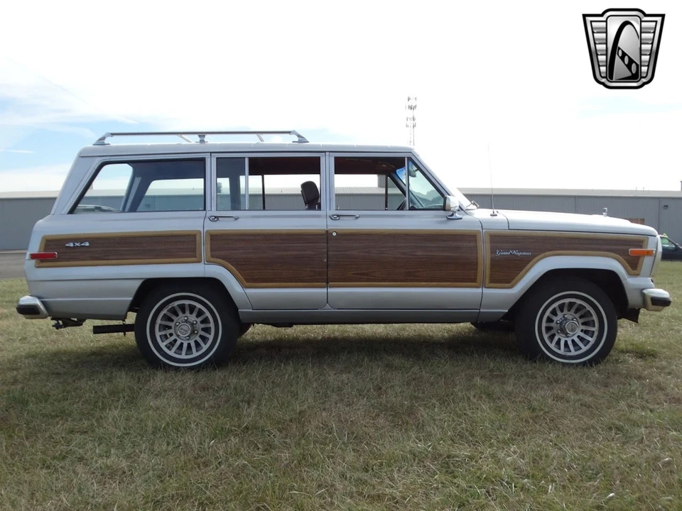 1989 Jeep SJ Wagoneer - Image 10 of 12