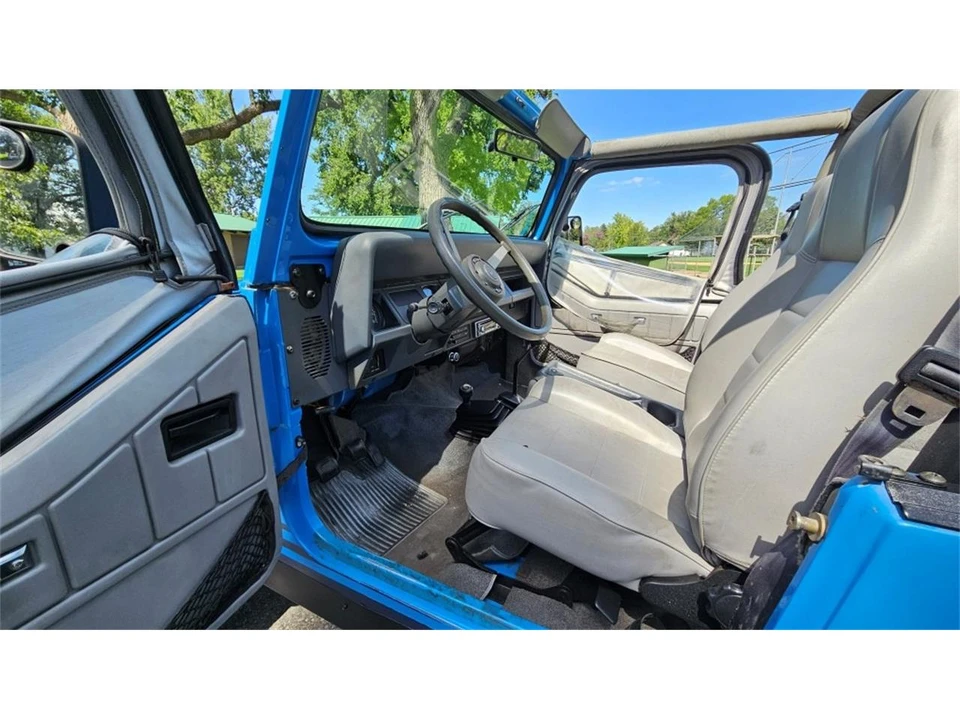 1989 Jeep YJ Wrangler - Image 13 of 31