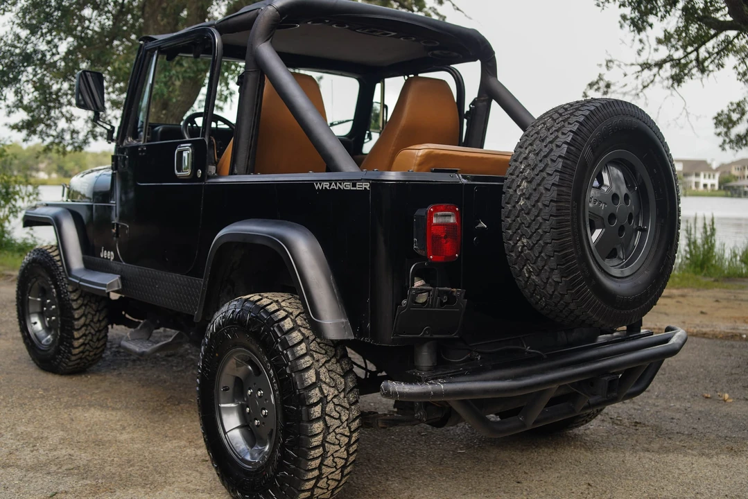 1989 Jeep YJ Wrangler - Image 17 of 31