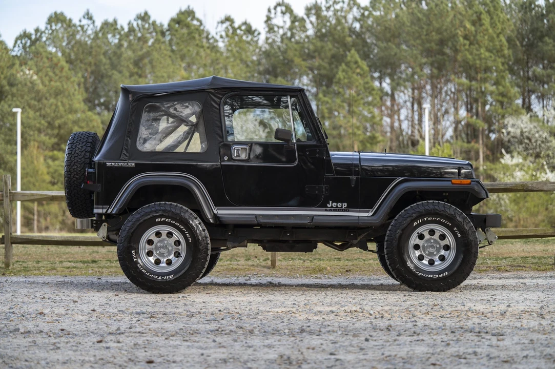 1989 Jeep YJ Wrangler - Image 15 of 31
