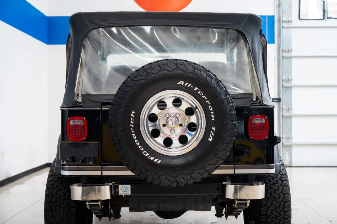 1989 Jeep YJ Wrangler - Image 26 of 31