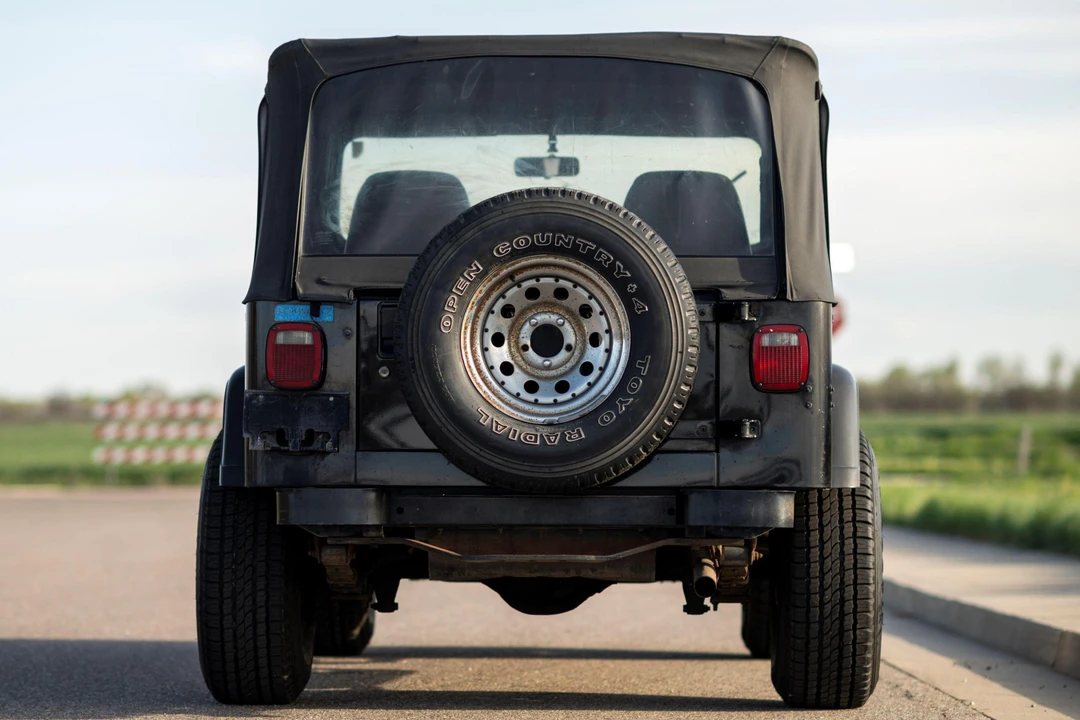 1989 Jeep YJ Wrangler - Image 5 of 31
