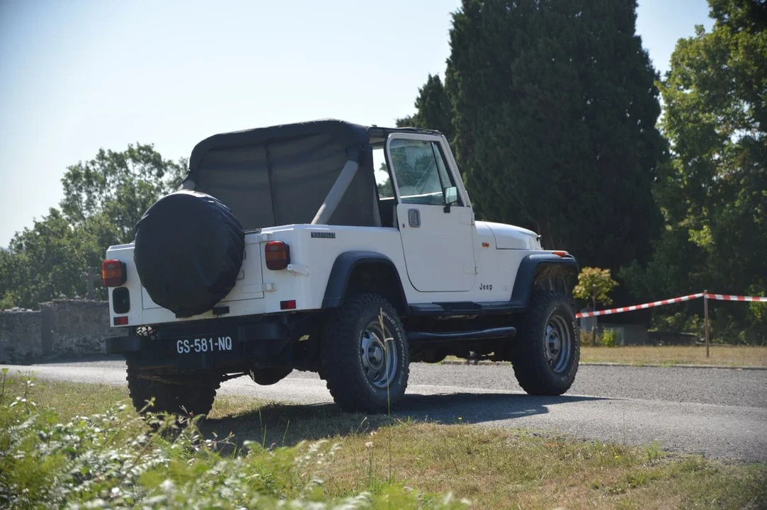 1989 Jeep YJ Wrangler - Image 24 of 30