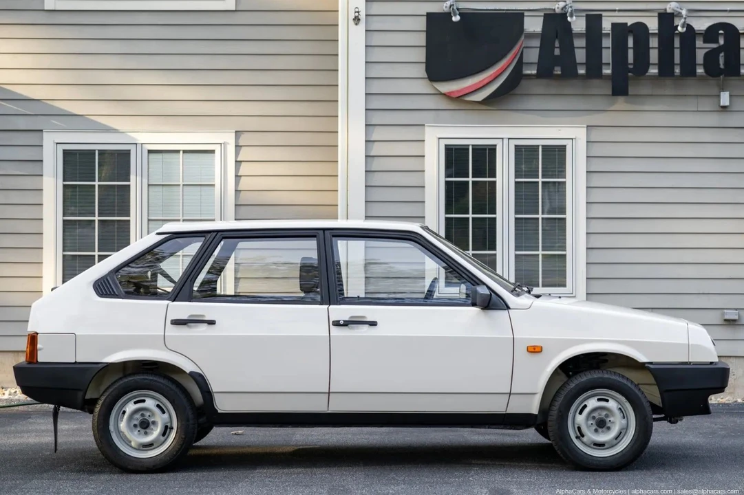 1989 Lada - Image 5 of 31