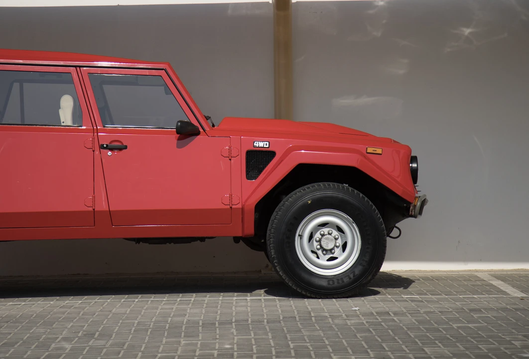 1989 Lamborghini LM002 - Image 13 of 31