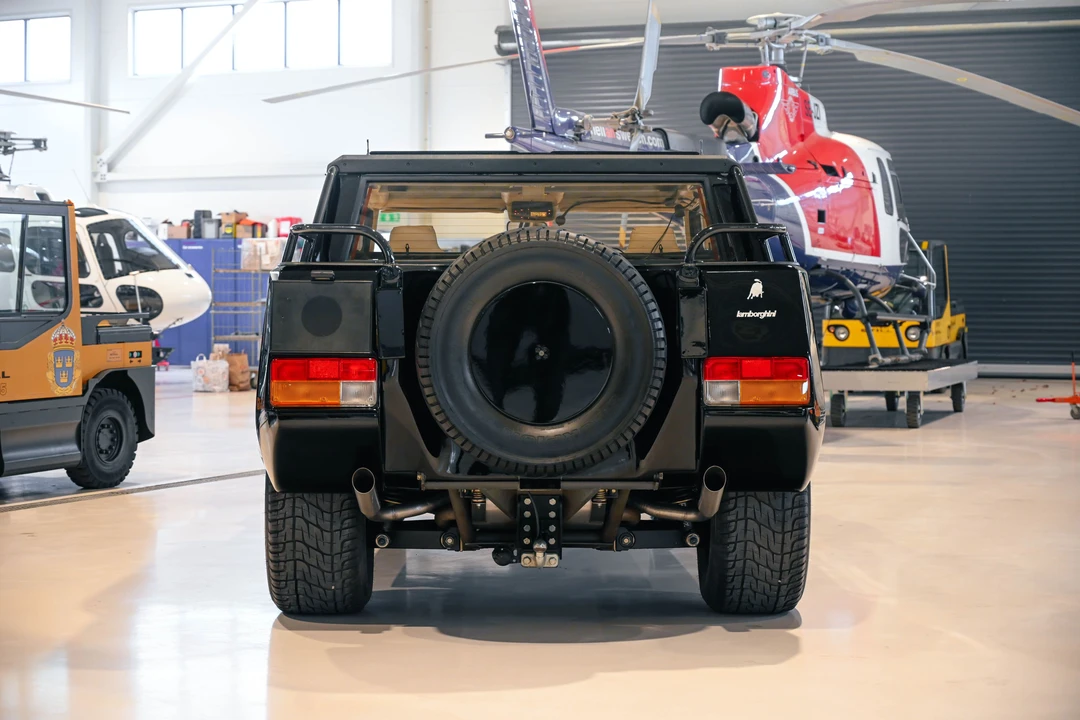 1989 Lamborghini LM002 - Image 15 of 31