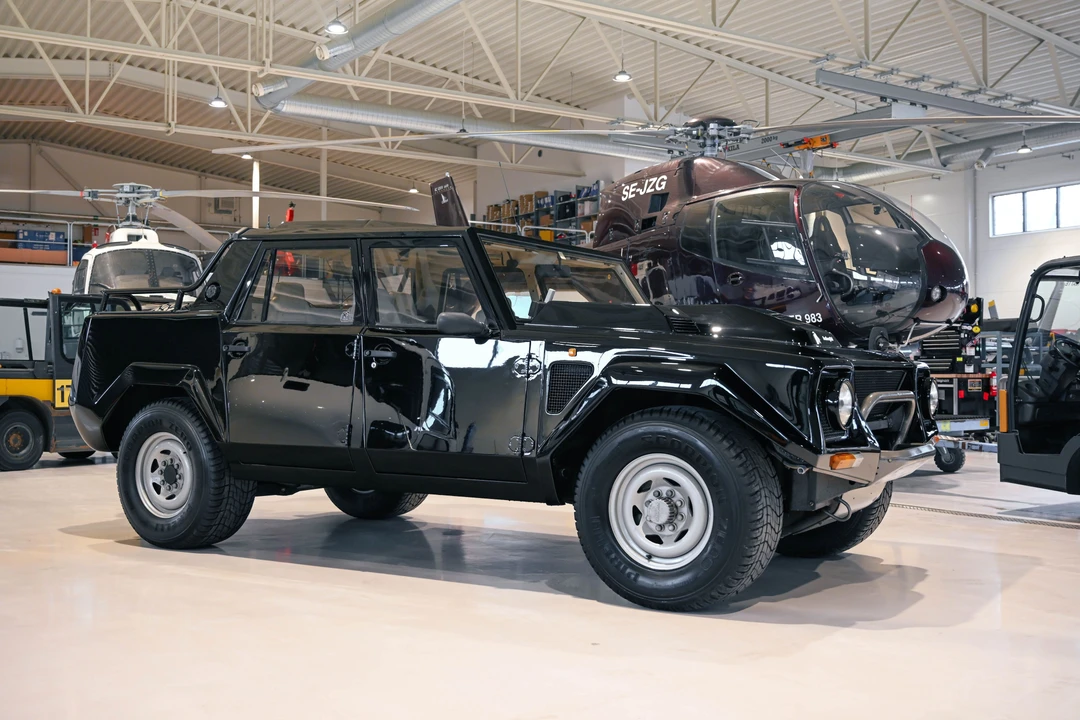 1989 Lamborghini LM002 - Image 12 of 31