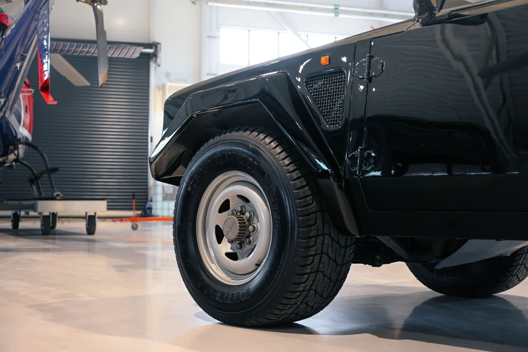 1989 Lamborghini LM002 - Image 16 of 31