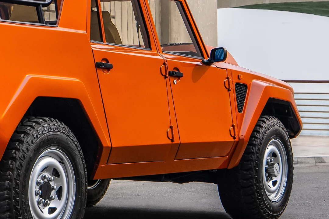 1989 Lamborghini LM002 - Image 16 of 31
