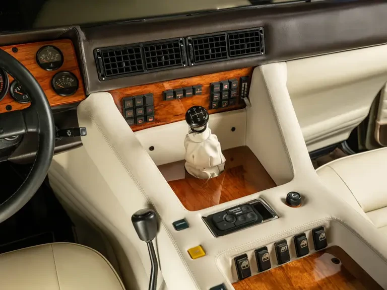 1989 Lamborghini LM002 - Image 10 of 31