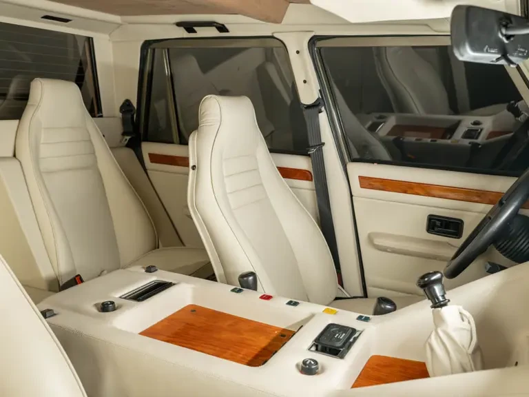1989 Lamborghini LM002 - Image 15 of 31