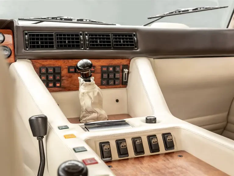 1989 Lamborghini LM002 - Image 16 of 31
