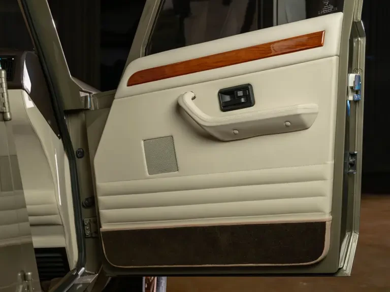 1989 Lamborghini LM002 - Image 21 of 31