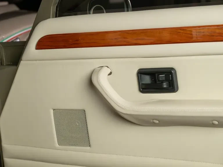 1989 Lamborghini LM002 - Image 22 of 31