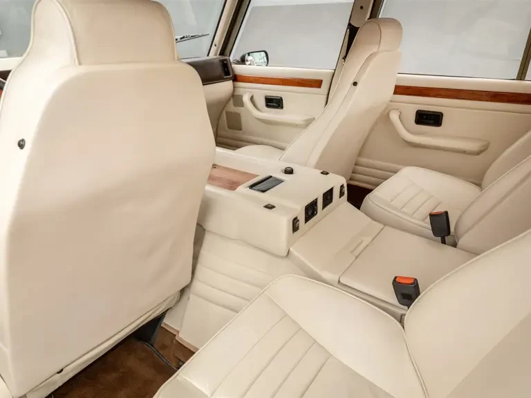 1989 Lamborghini LM002 - Image 22 of 31