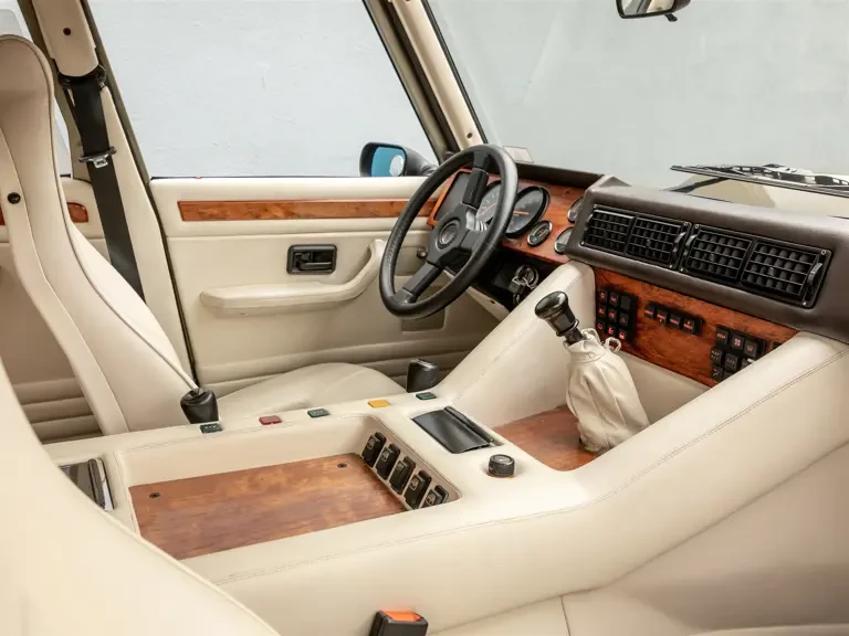 1989 Lamborghini LM002 - Image 12 of 31