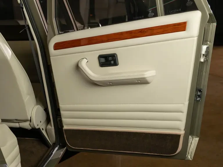 1989 Lamborghini LM002 - Image 23 of 31