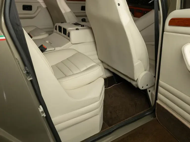 1989 Lamborghini LM002 - Image 17 of 31
