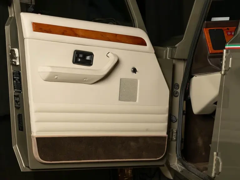 1989 Lamborghini LM002 - Image 20 of 31
