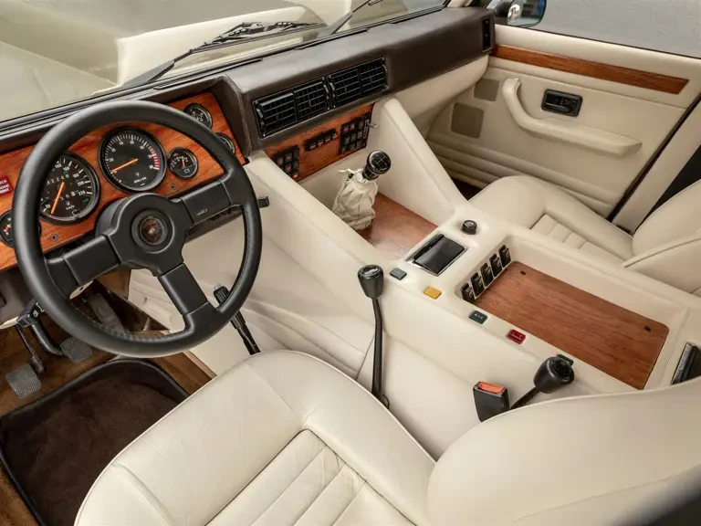 1989 Lamborghini LM002 - Image 5 of 31