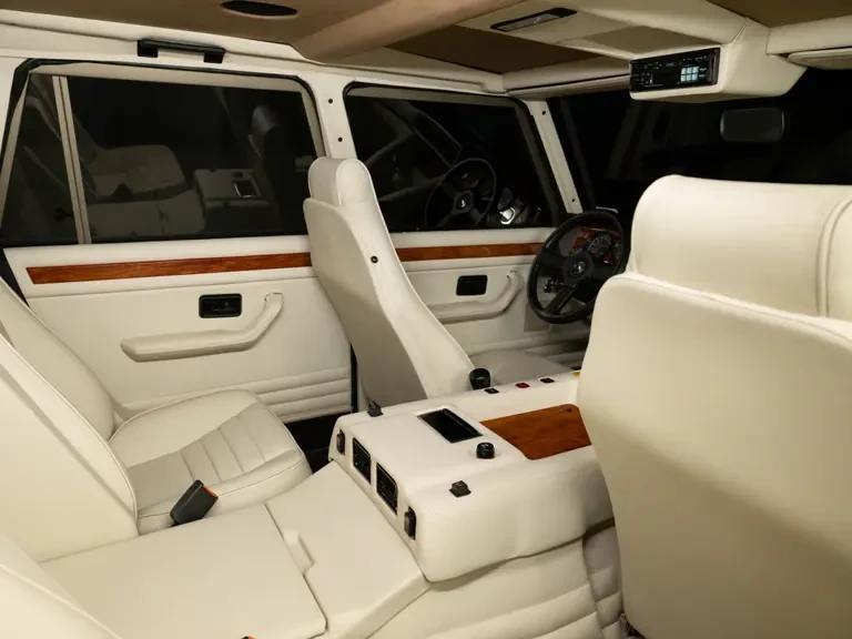 1989 Lamborghini LM002 - Image 19 of 31