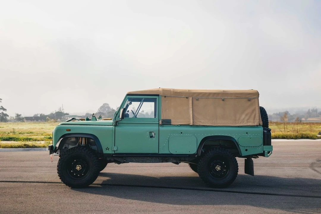1989 Land Rover Defender 110 - Image 6 of 30
