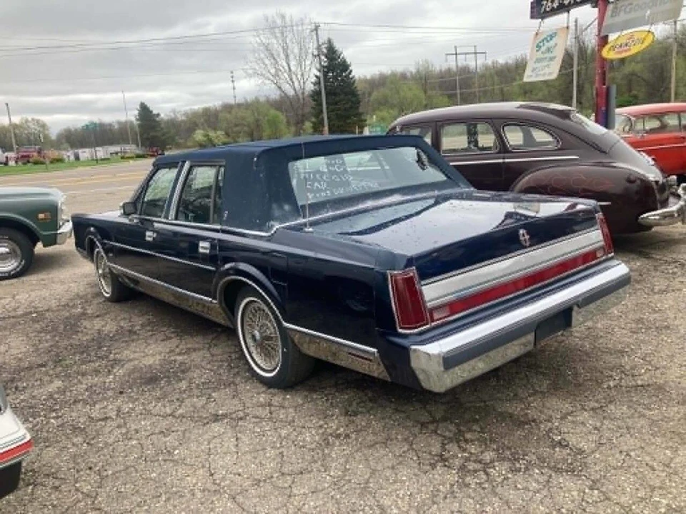 1989 Lincoln Continental 8th Gen - Image 2 of 6
