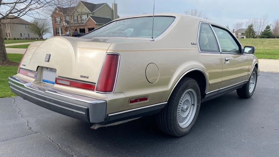 1989 Lincoln Continental Mark VII - Image 10 of 12