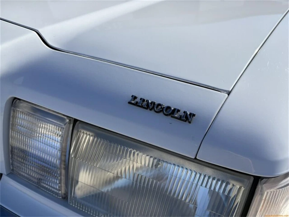 1989 Lincoln Continental Mark VII - Image 22 of 31