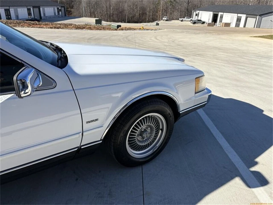 1989 Lincoln Continental Mark VII - Image 18 of 31