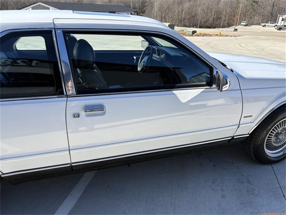 1989 Lincoln Continental Mark VII - Image 17 of 31