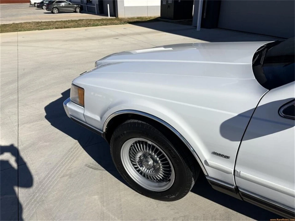 1989 Lincoln Continental Mark VII - Image 10 of 31