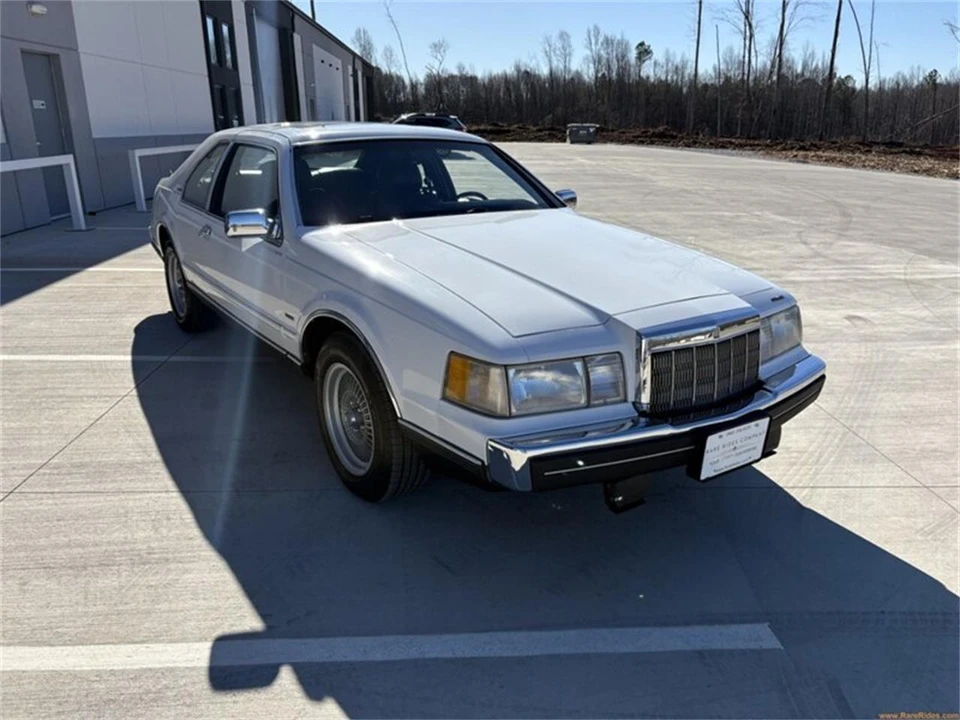 1989 Lincoln Continental Mark VII - Image 2 of 31